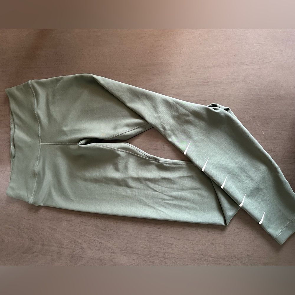 🆕Nike dry fit new with out tags size medium